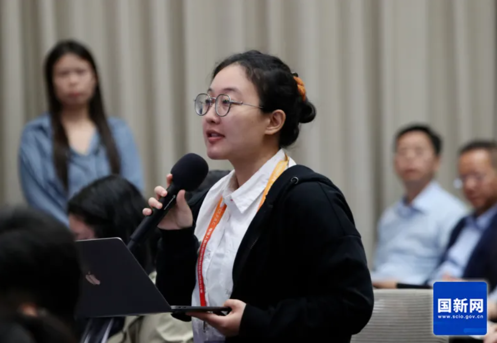 艳妇臀荡乳欲伦交换H漫