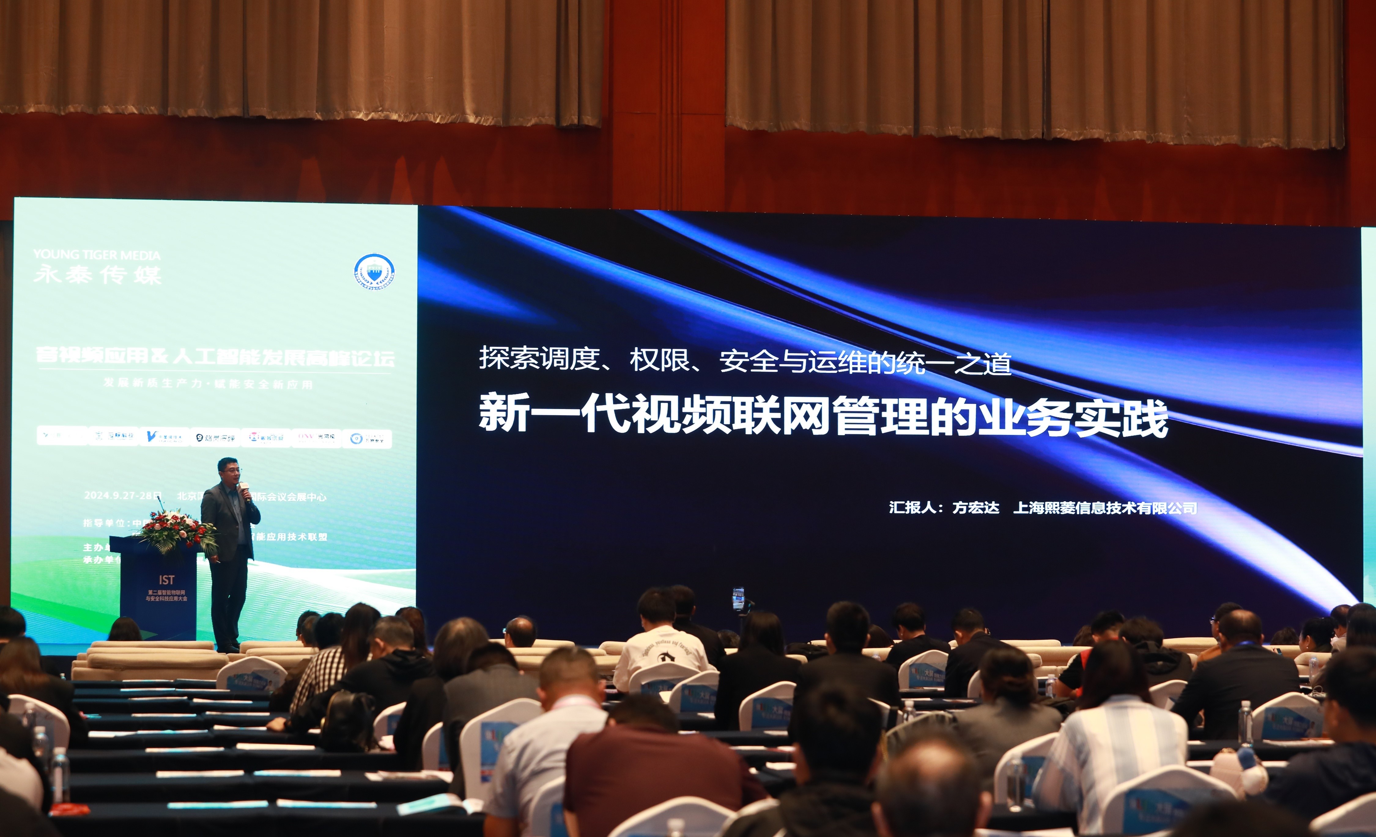 艳妇臀荡乳欲伦交换H漫