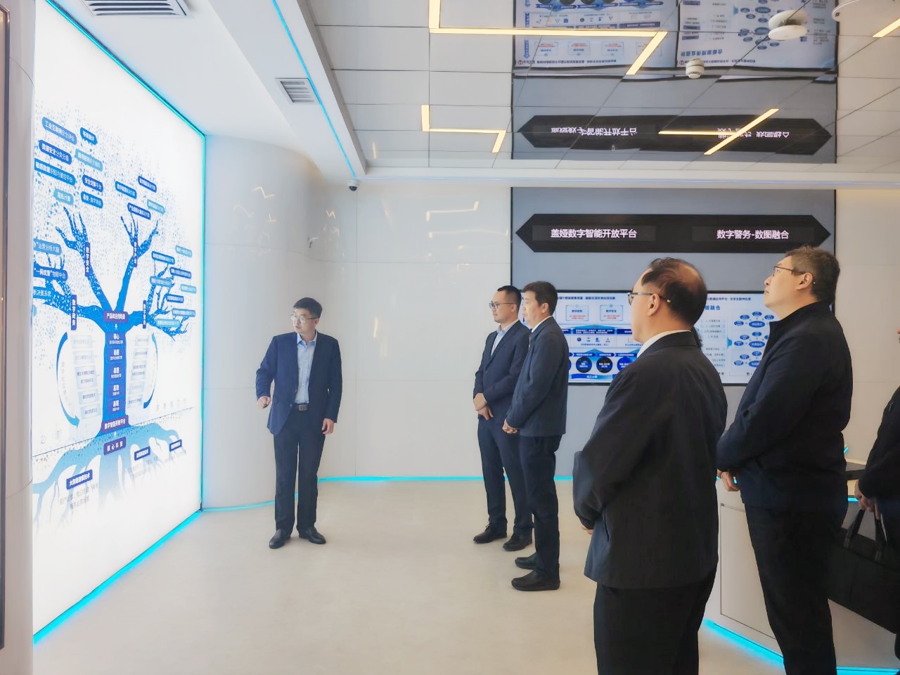 艳妇臀荡乳欲伦交换H漫