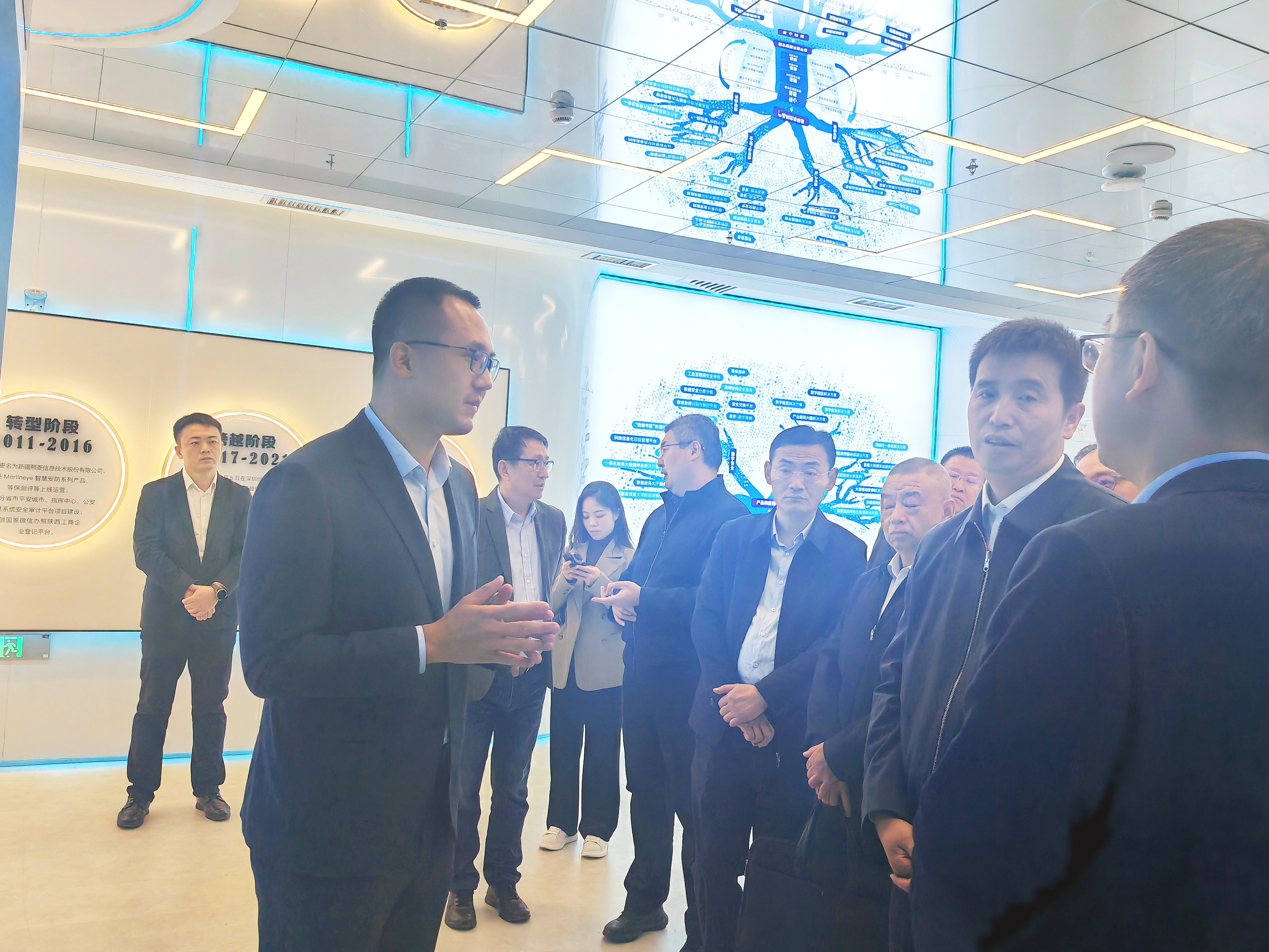 艳妇臀荡乳欲伦交换H漫