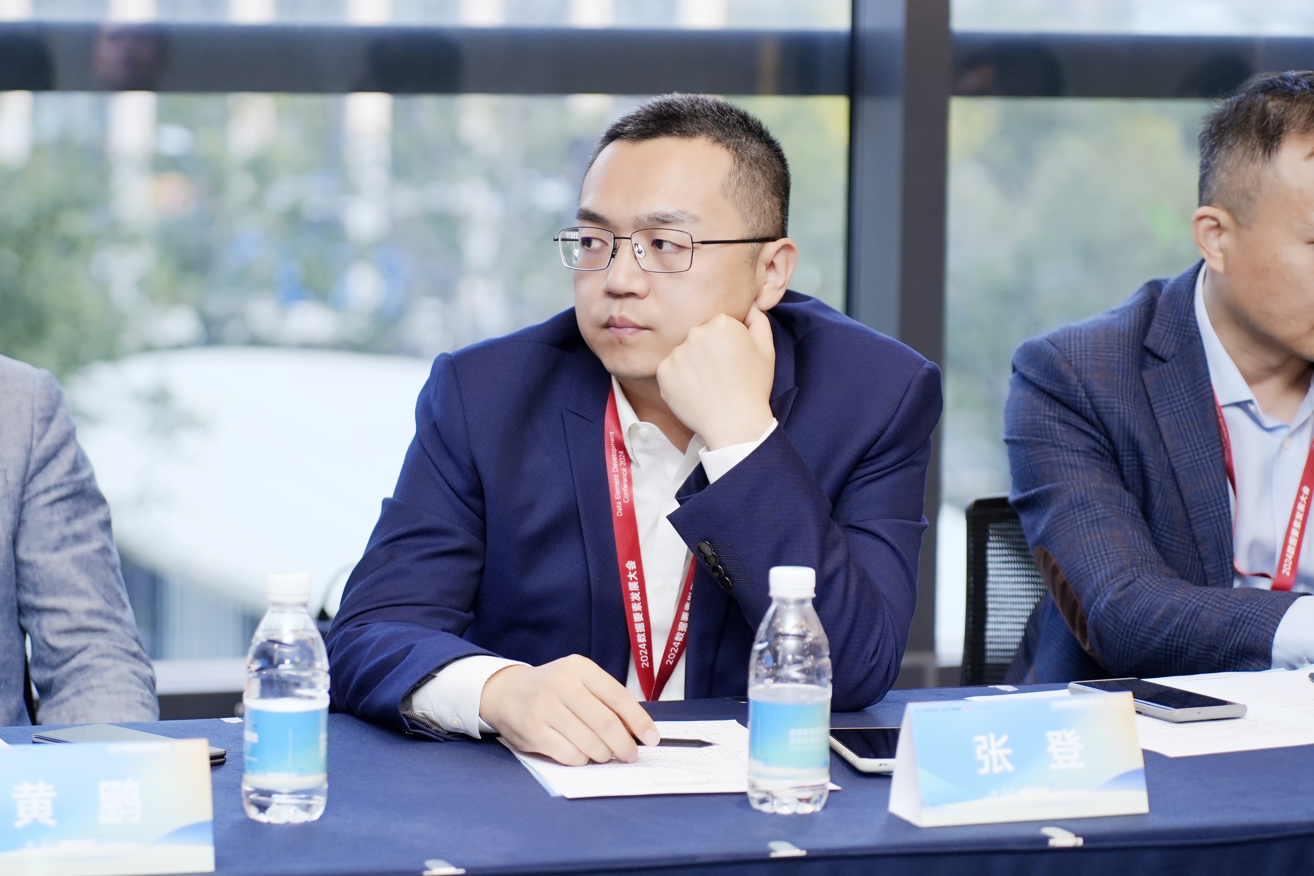 艳妇臀荡乳欲伦交换H漫