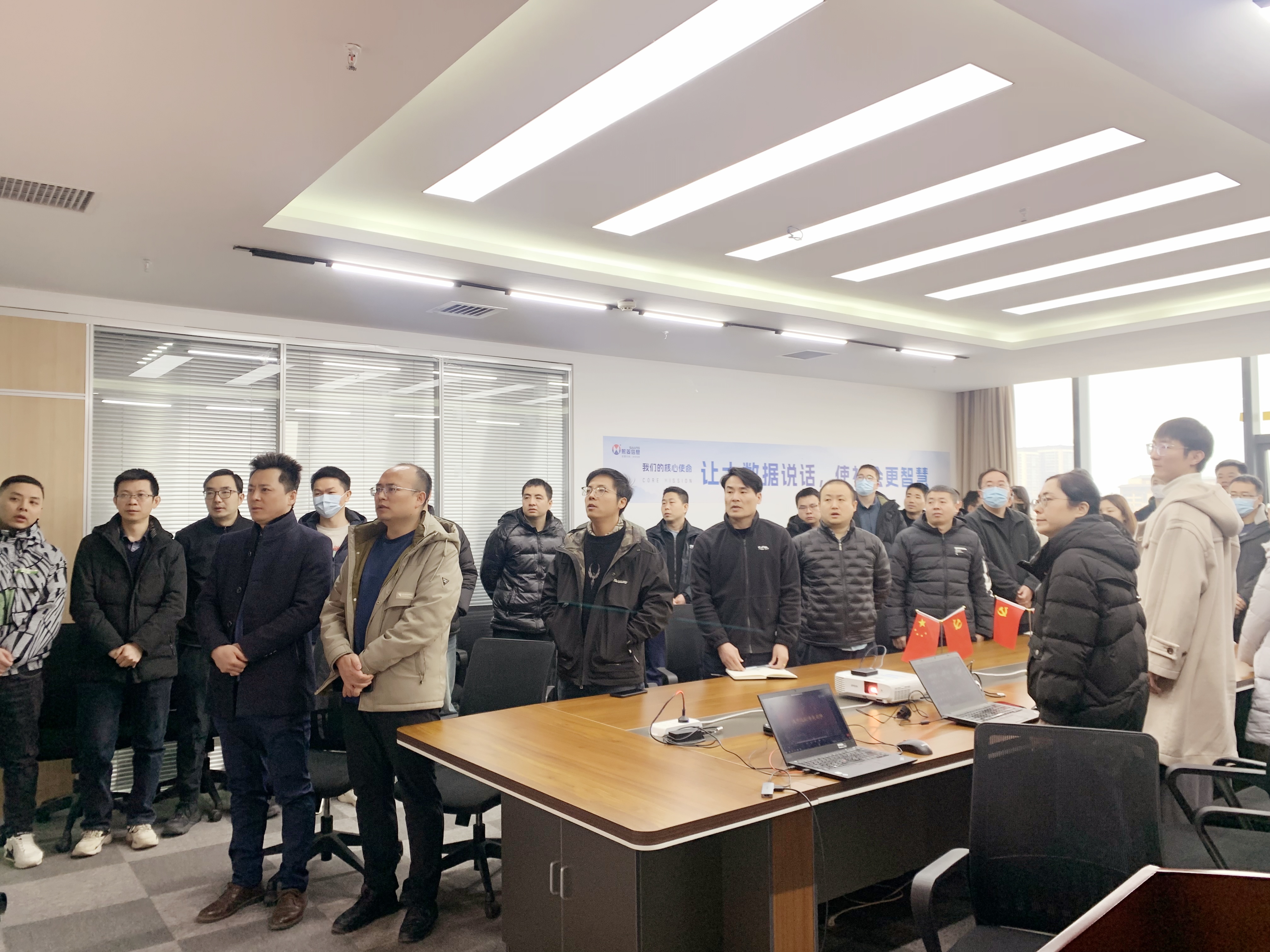 艳妇臀荡乳欲伦交换H漫