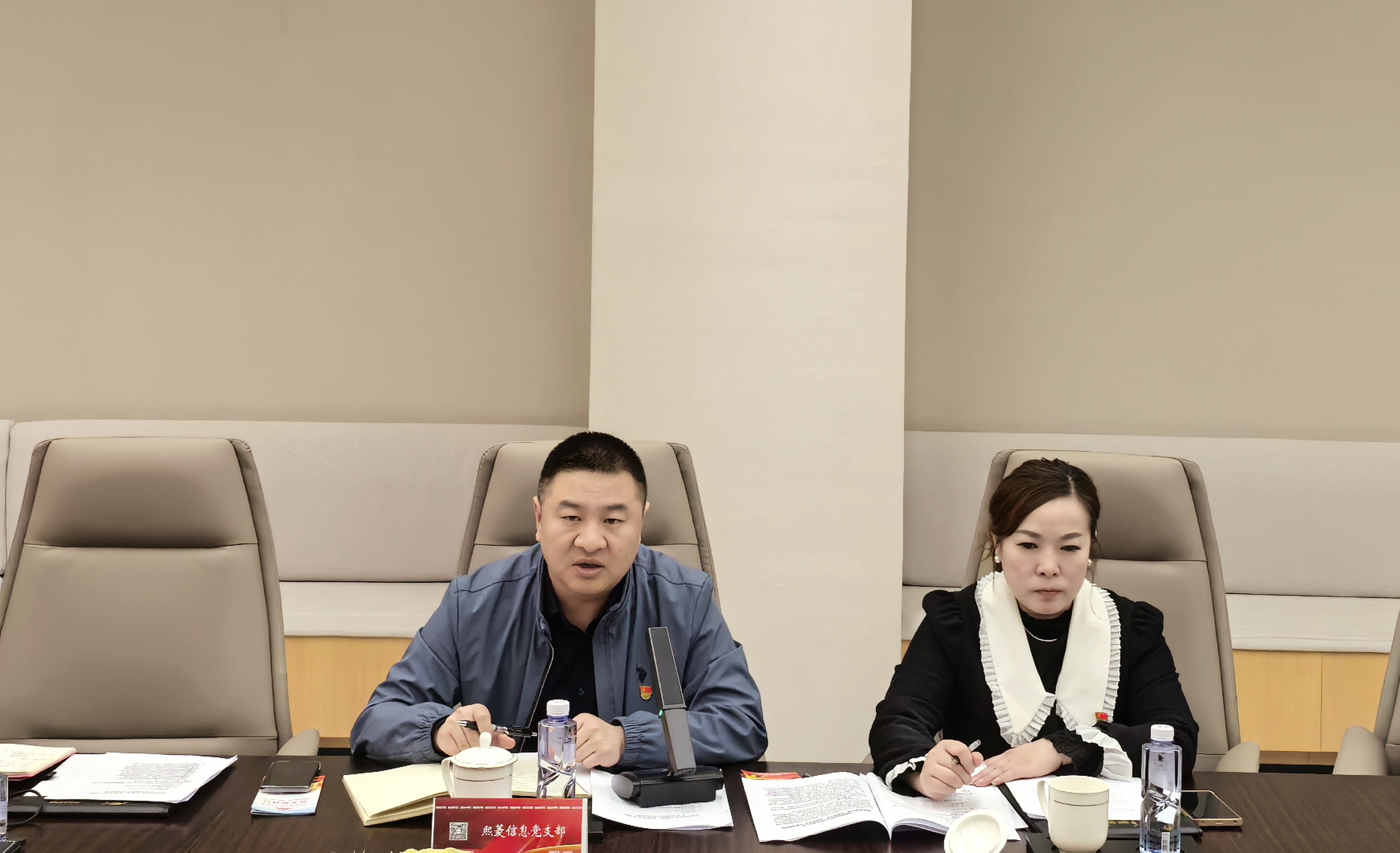 艳妇臀荡乳欲伦交换H漫