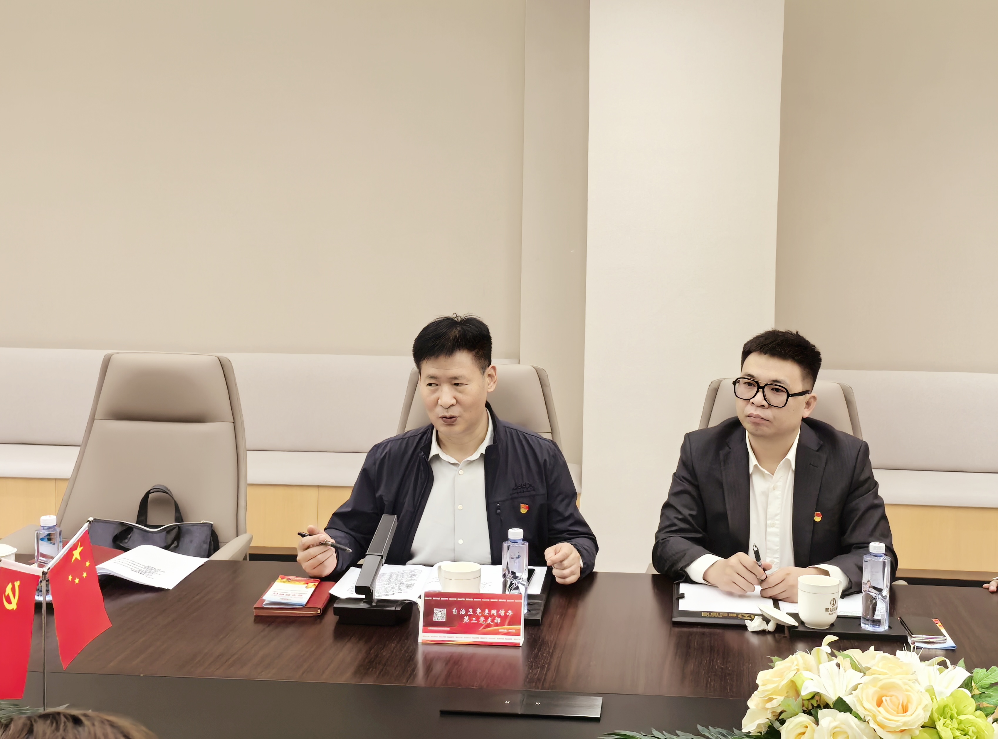 艳妇臀荡乳欲伦交换H漫