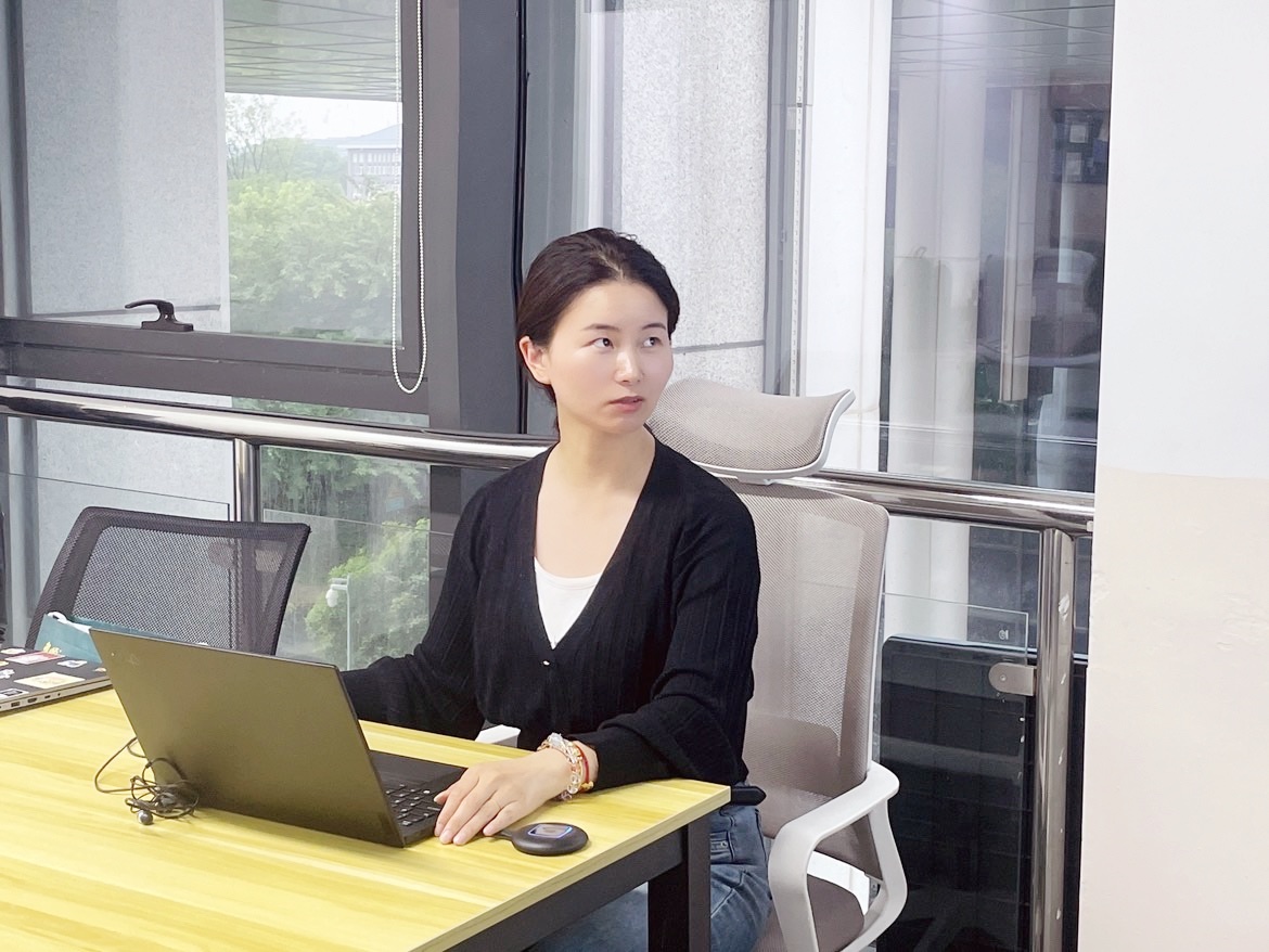 艳妇臀荡乳欲伦交换H漫