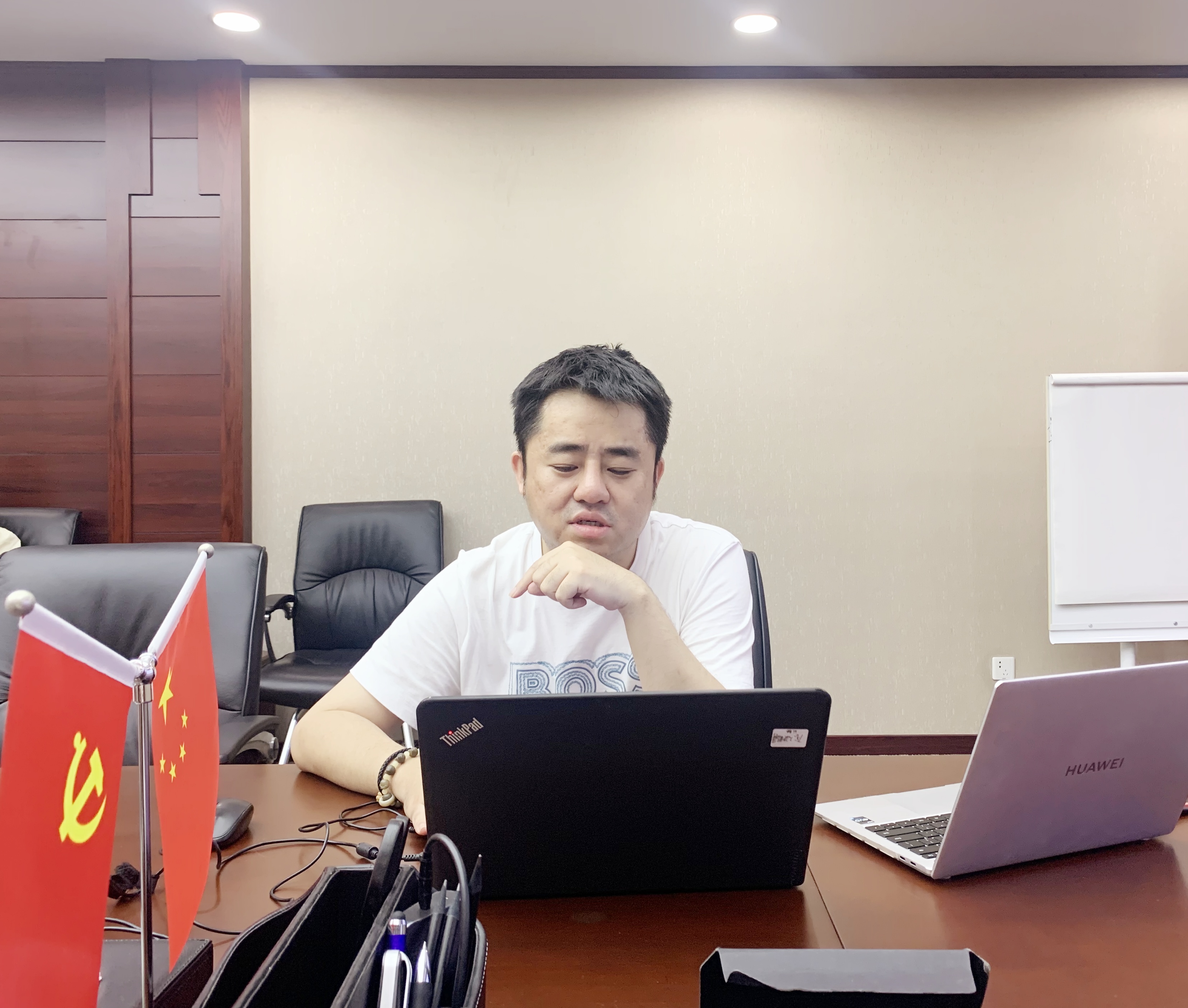 艳妇臀荡乳欲伦交换H漫