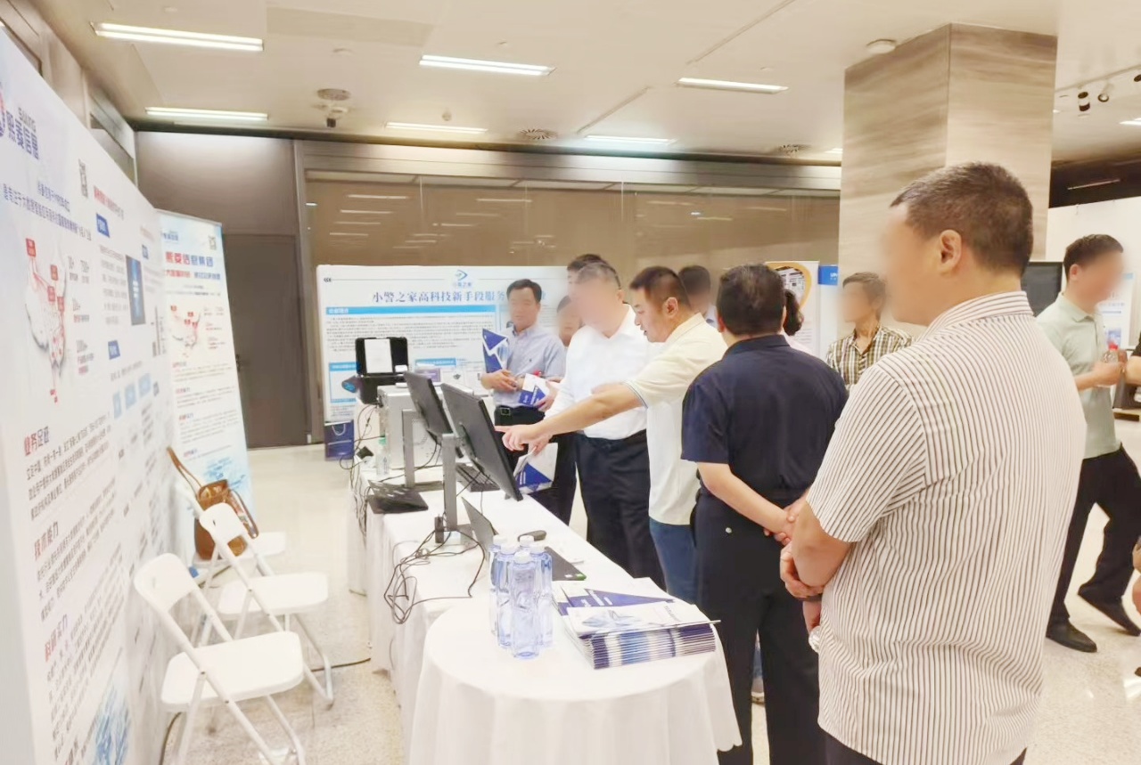 艳妇臀荡乳欲伦交换H漫