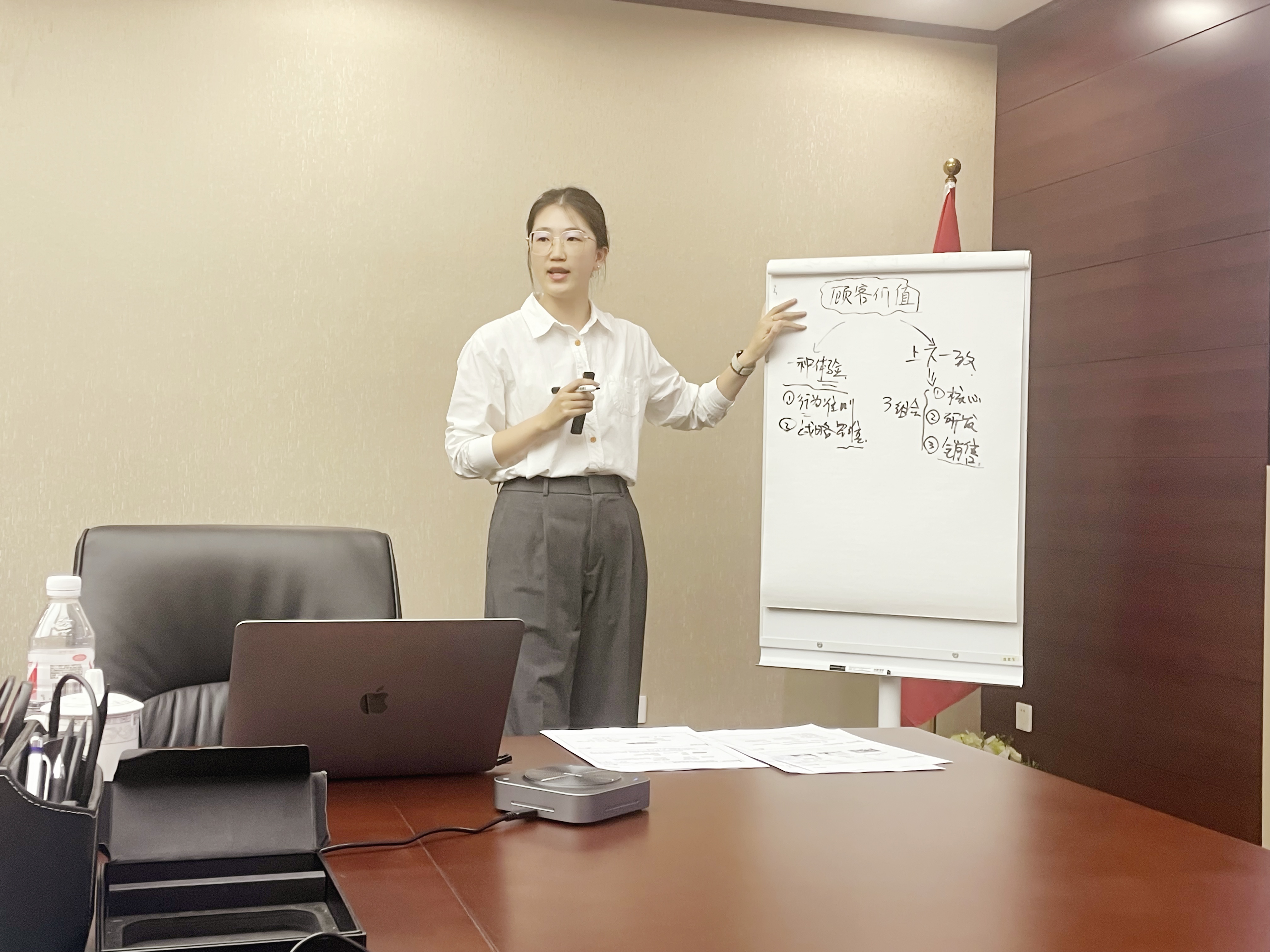 艳妇臀荡乳欲伦交换H漫