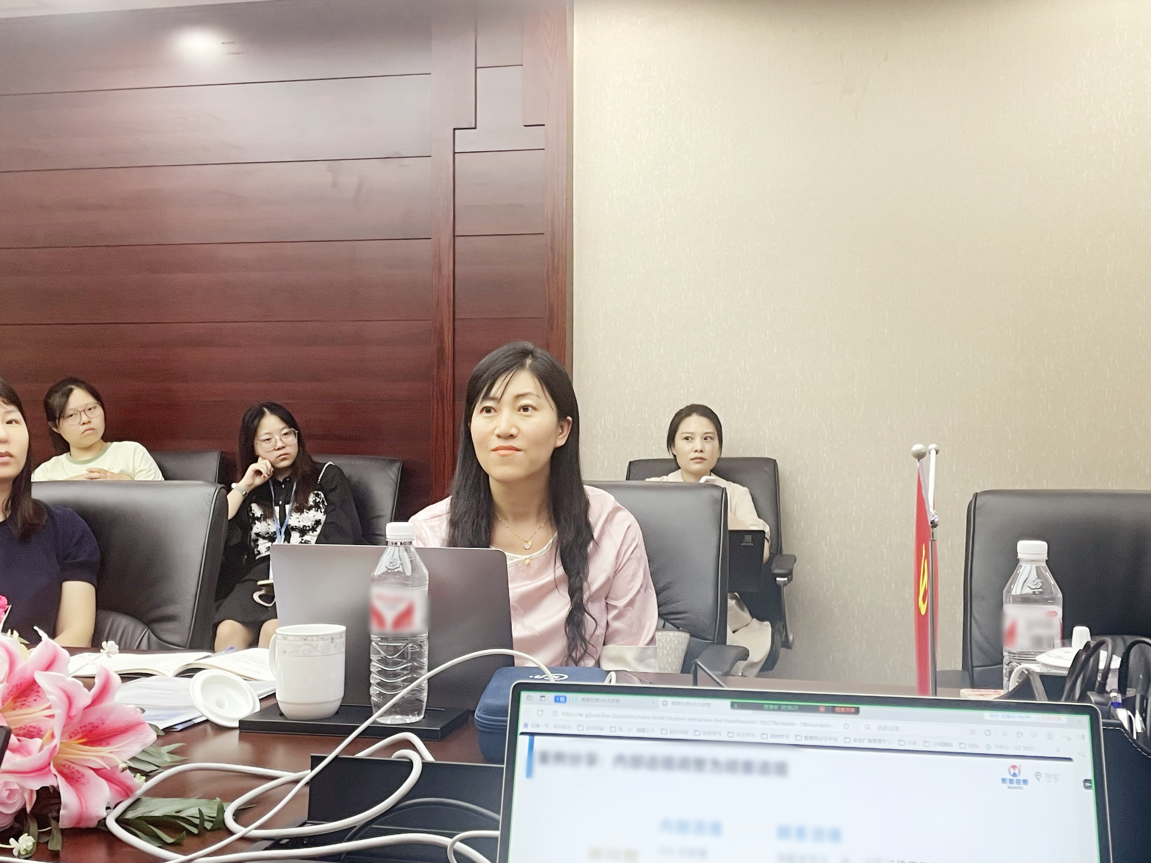 艳妇臀荡乳欲伦交换H漫