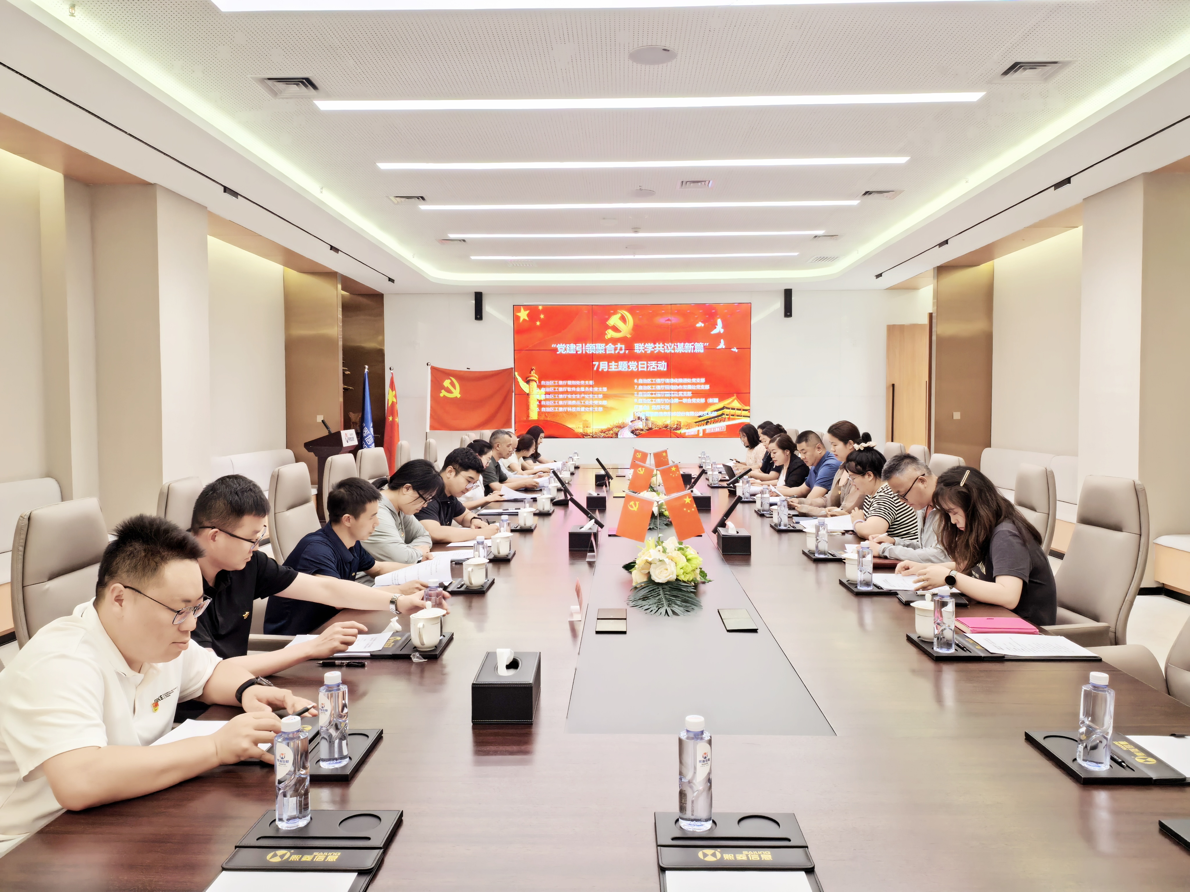 艳妇臀荡乳欲伦交换H漫