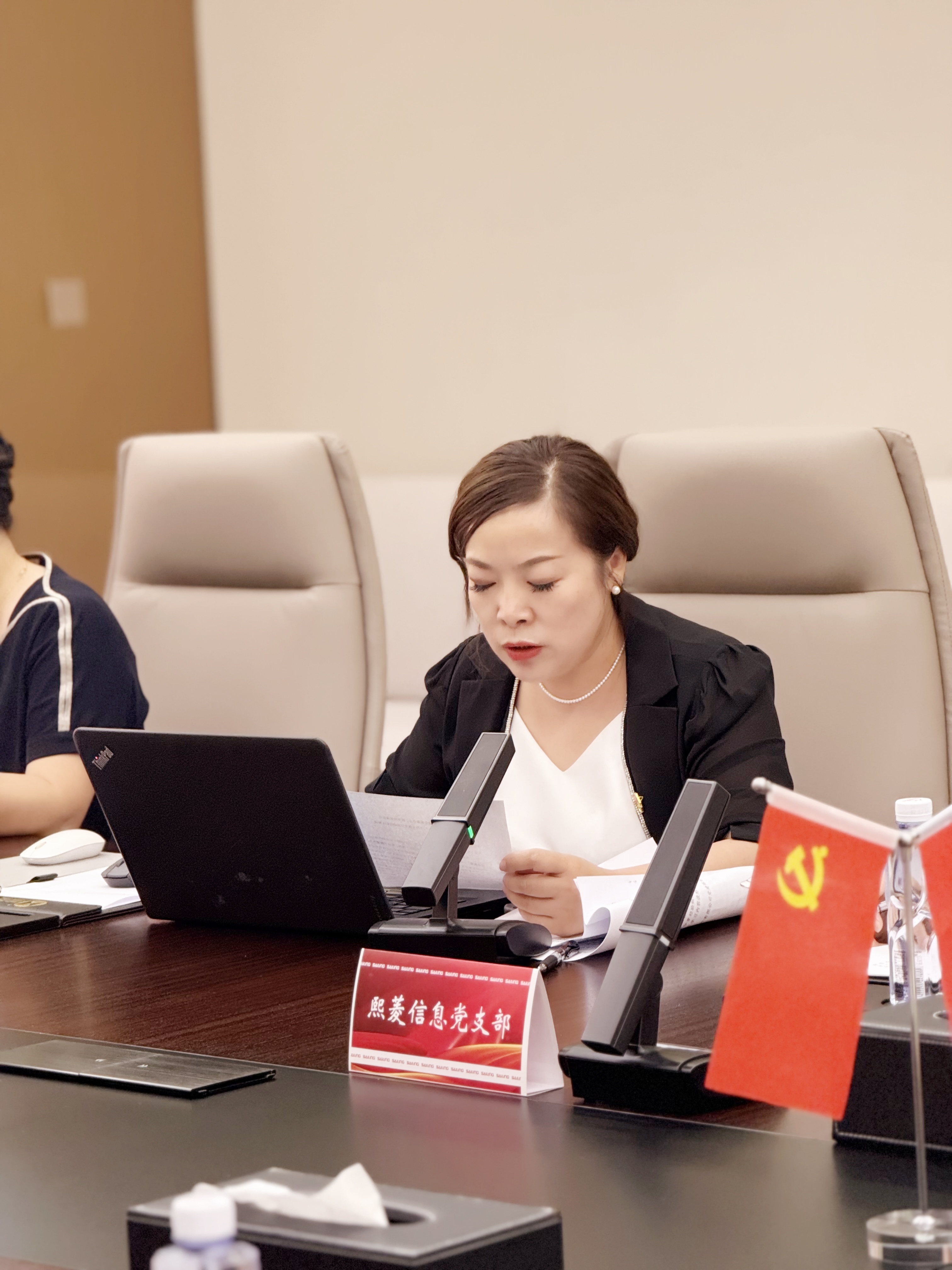 艳妇臀荡乳欲伦交换H漫