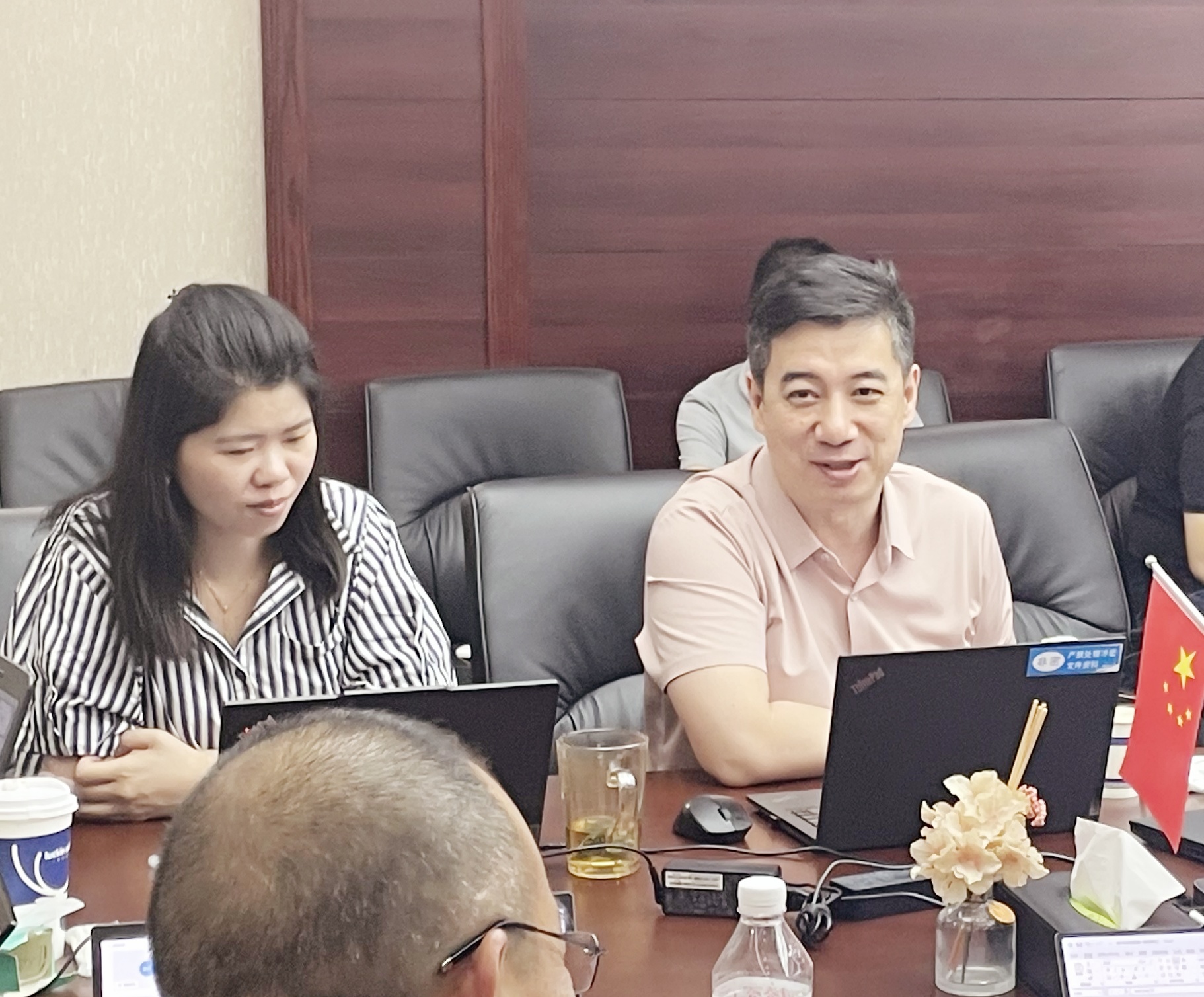 艳妇臀荡乳欲伦交换H漫