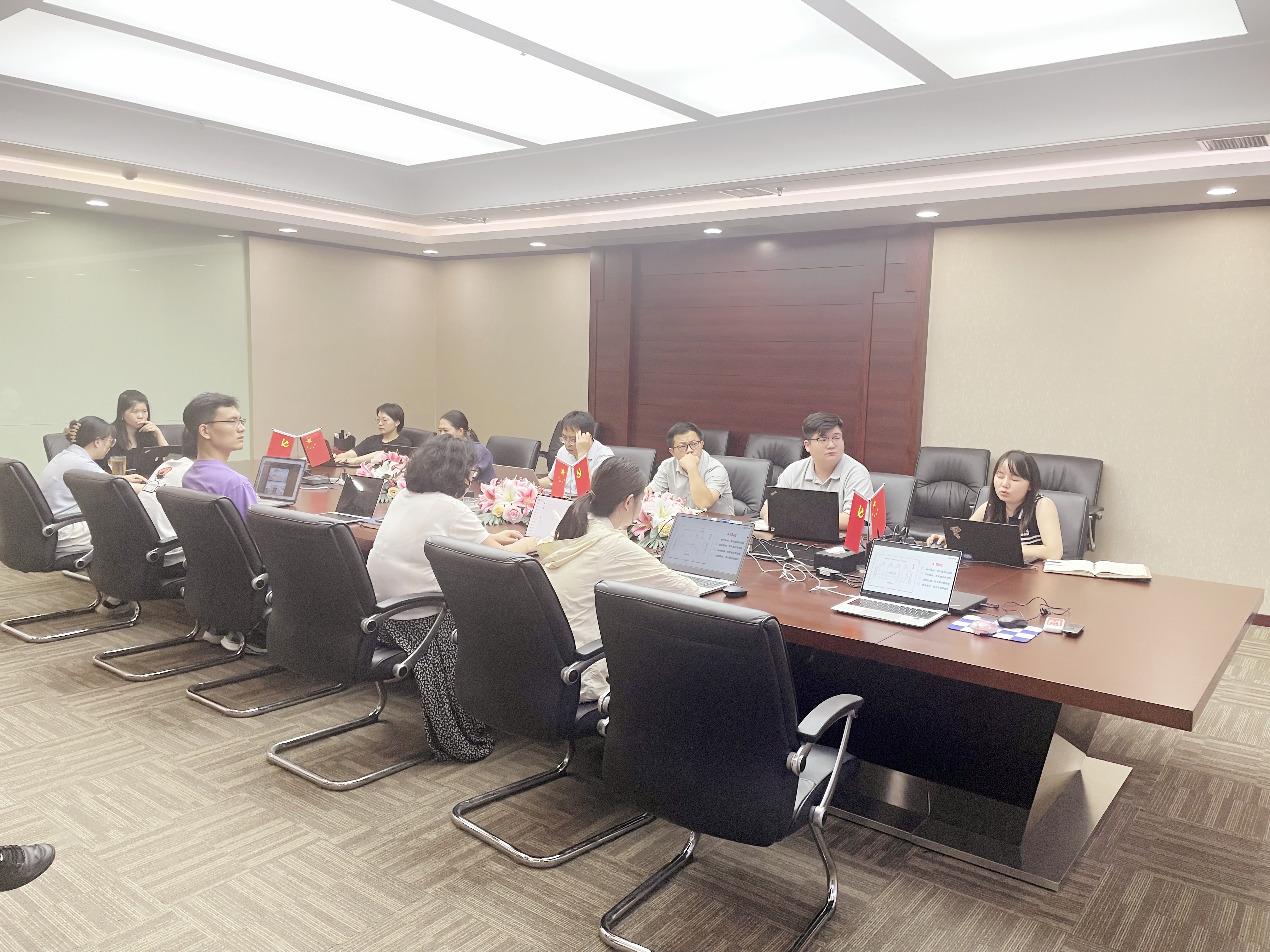 艳妇臀荡乳欲伦交换H漫