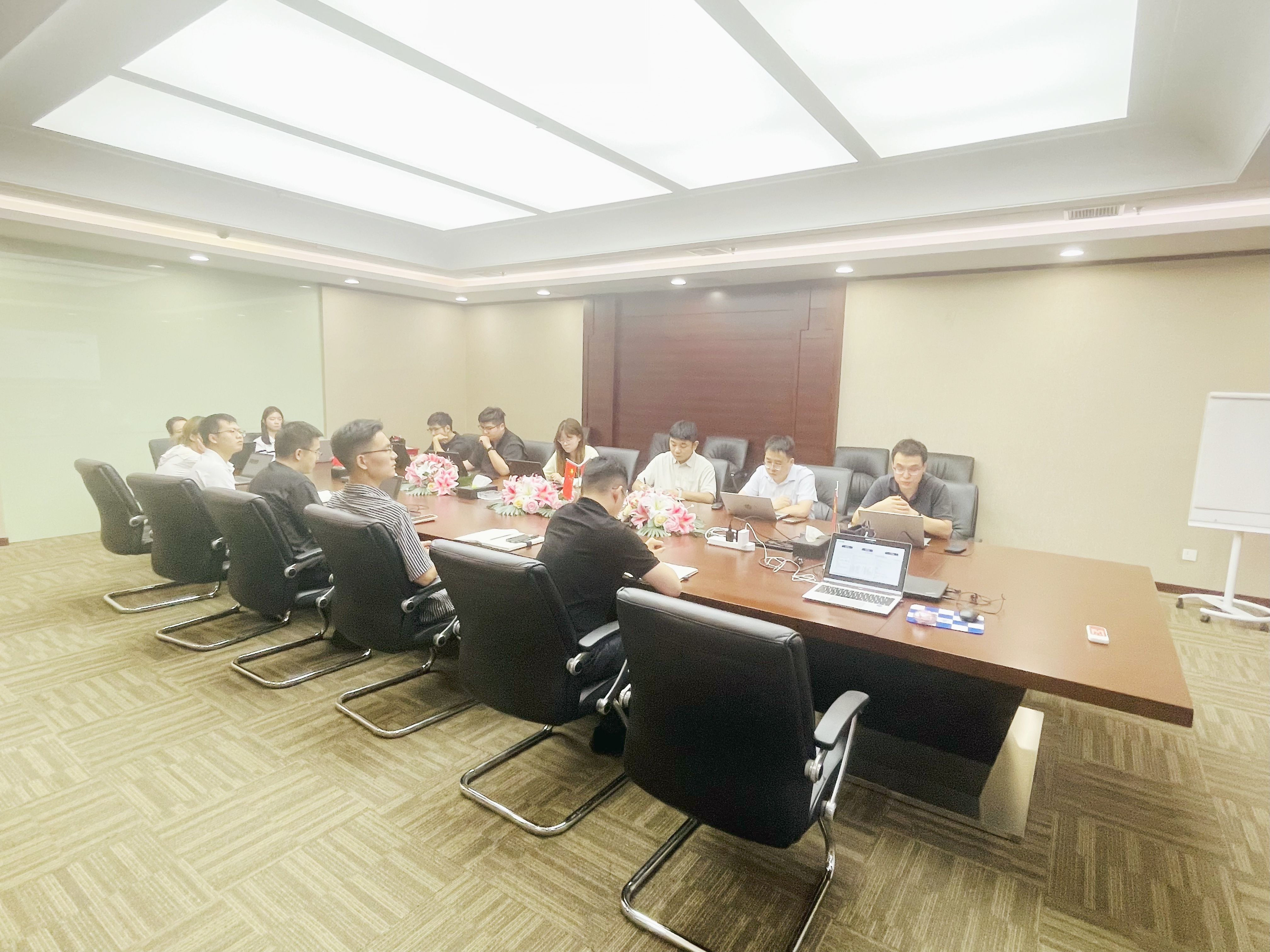 艳妇臀荡乳欲伦交换H漫