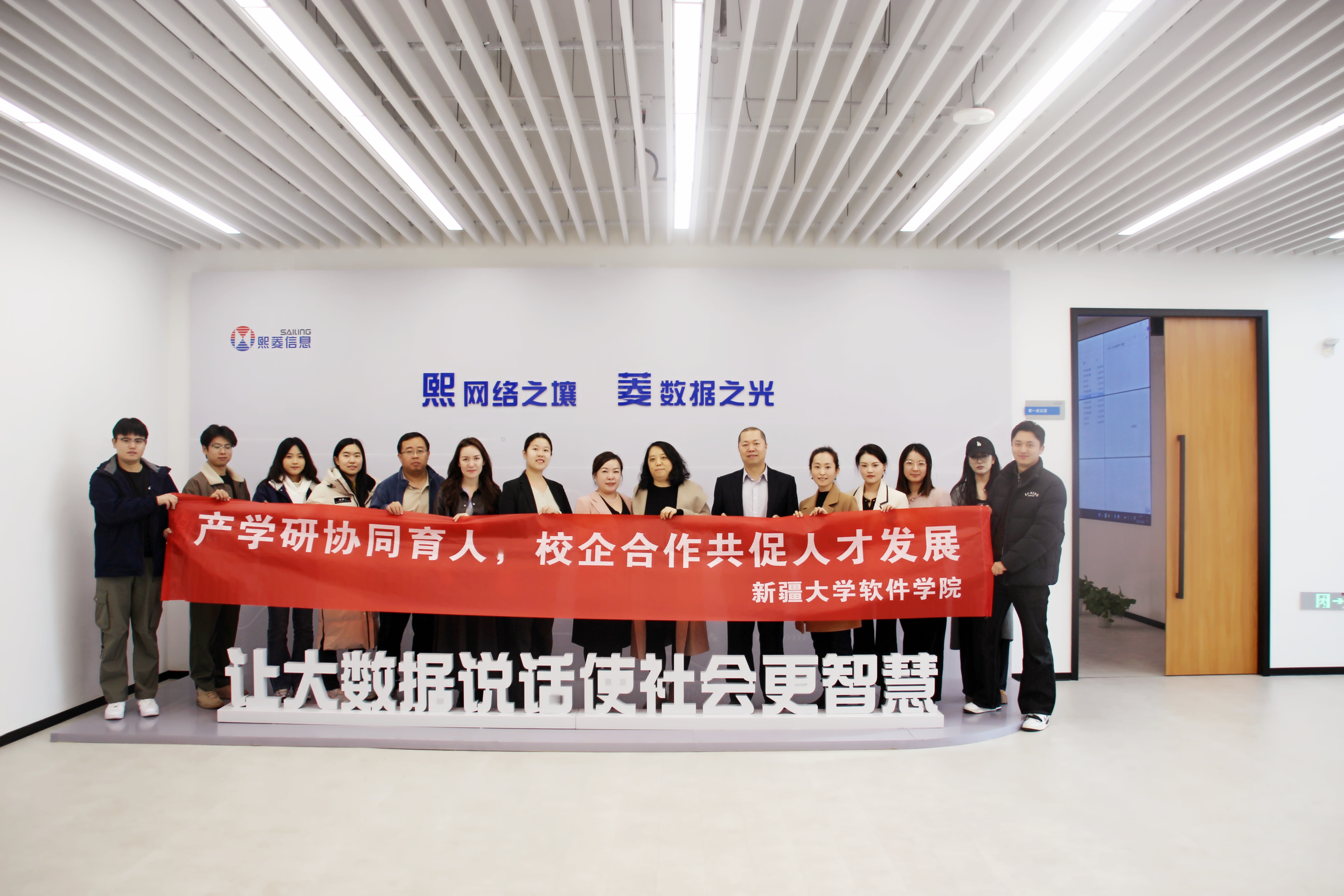 艳妇臀荡乳欲伦交换H漫