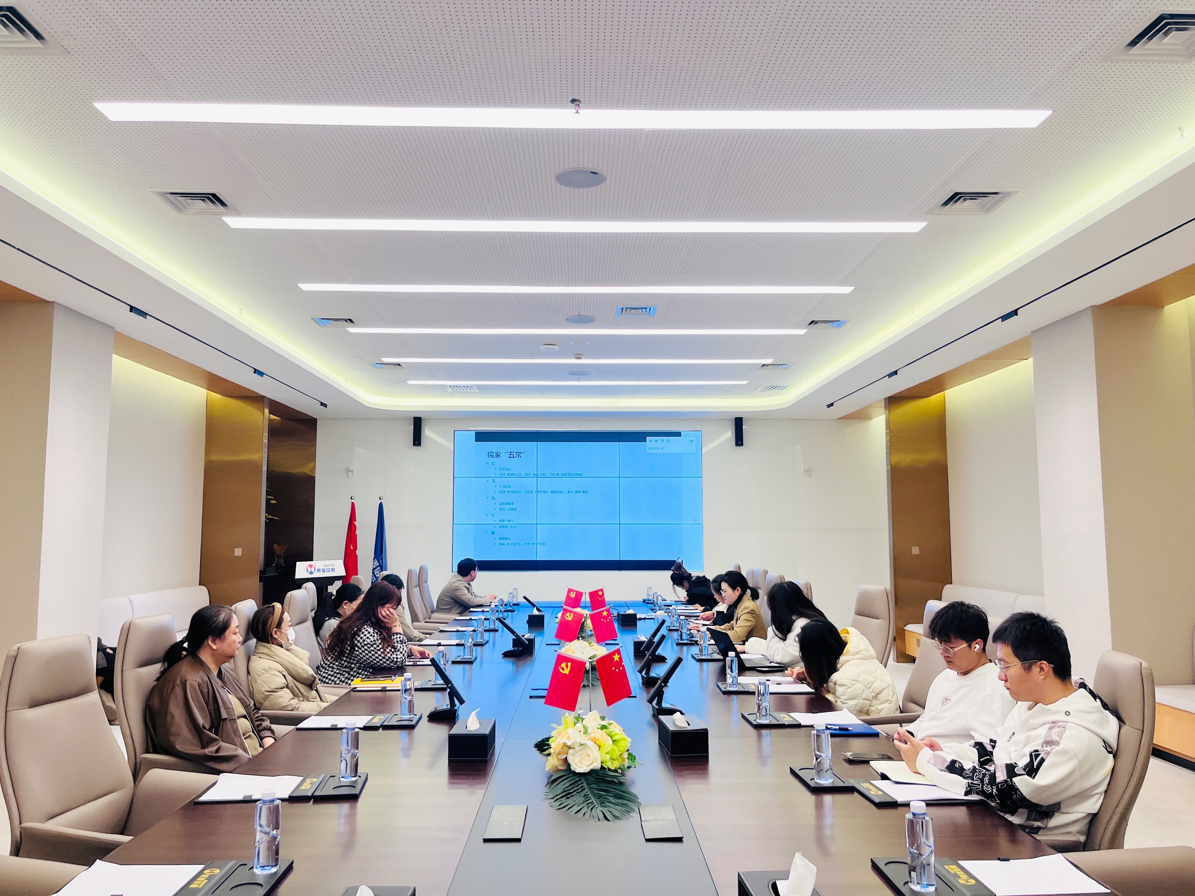 艳妇臀荡乳欲伦交换H漫