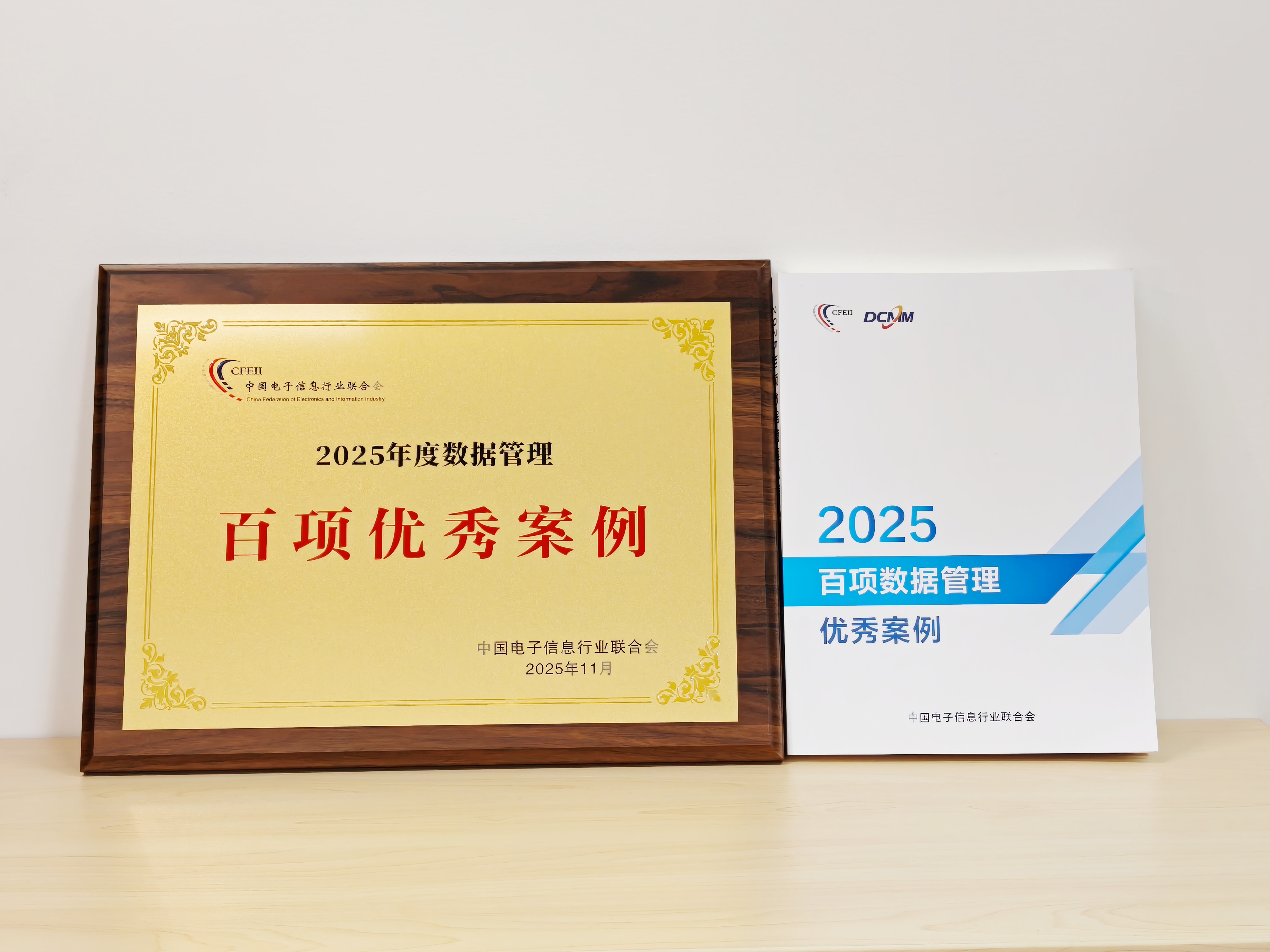 艳妇臀荡乳欲伦交换H漫