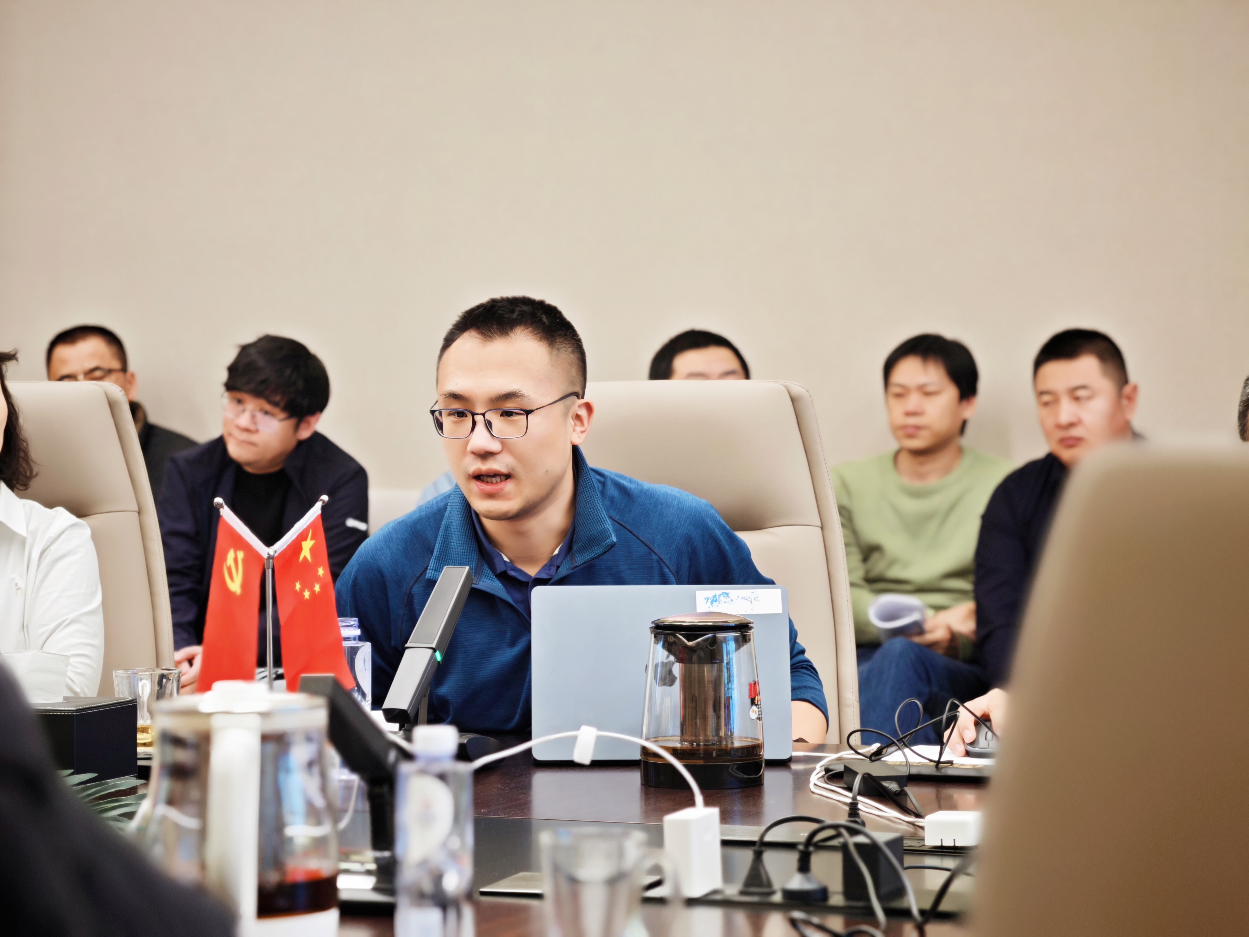 艳妇臀荡乳欲伦交换H漫