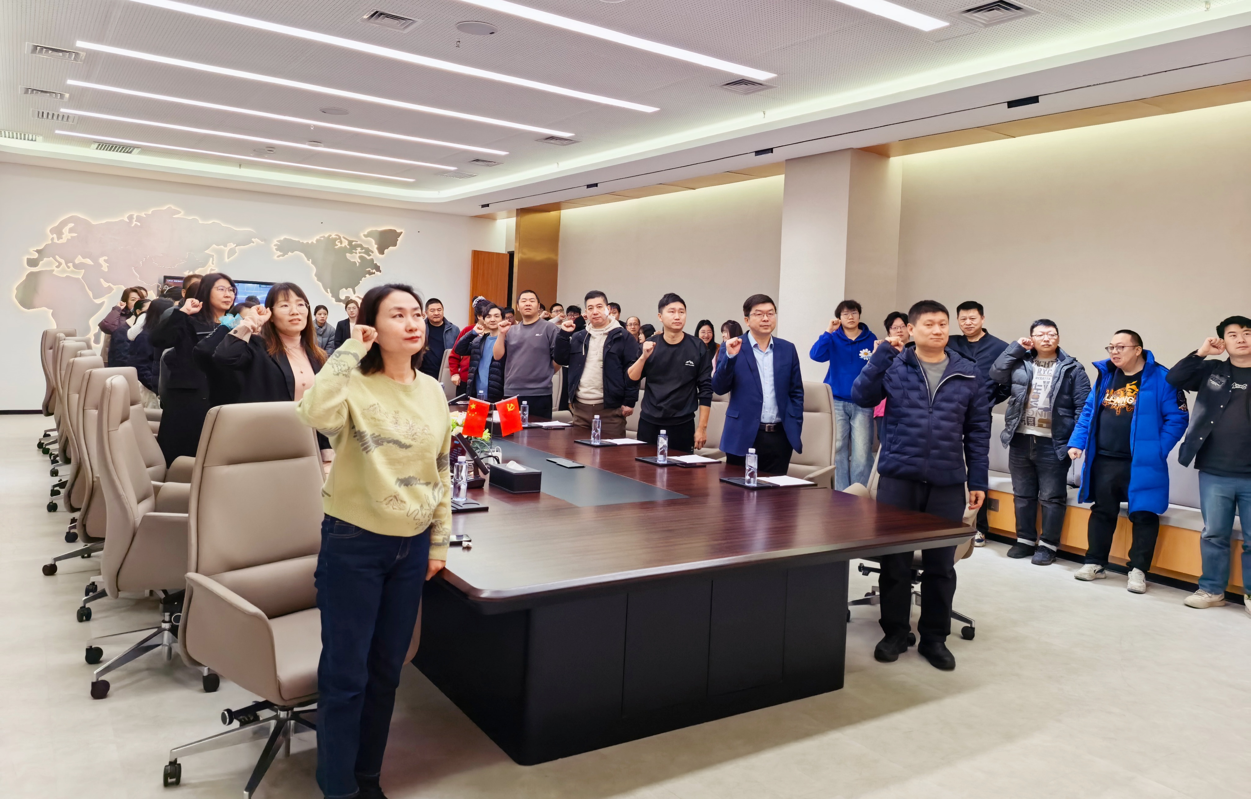 艳妇臀荡乳欲伦交换H漫