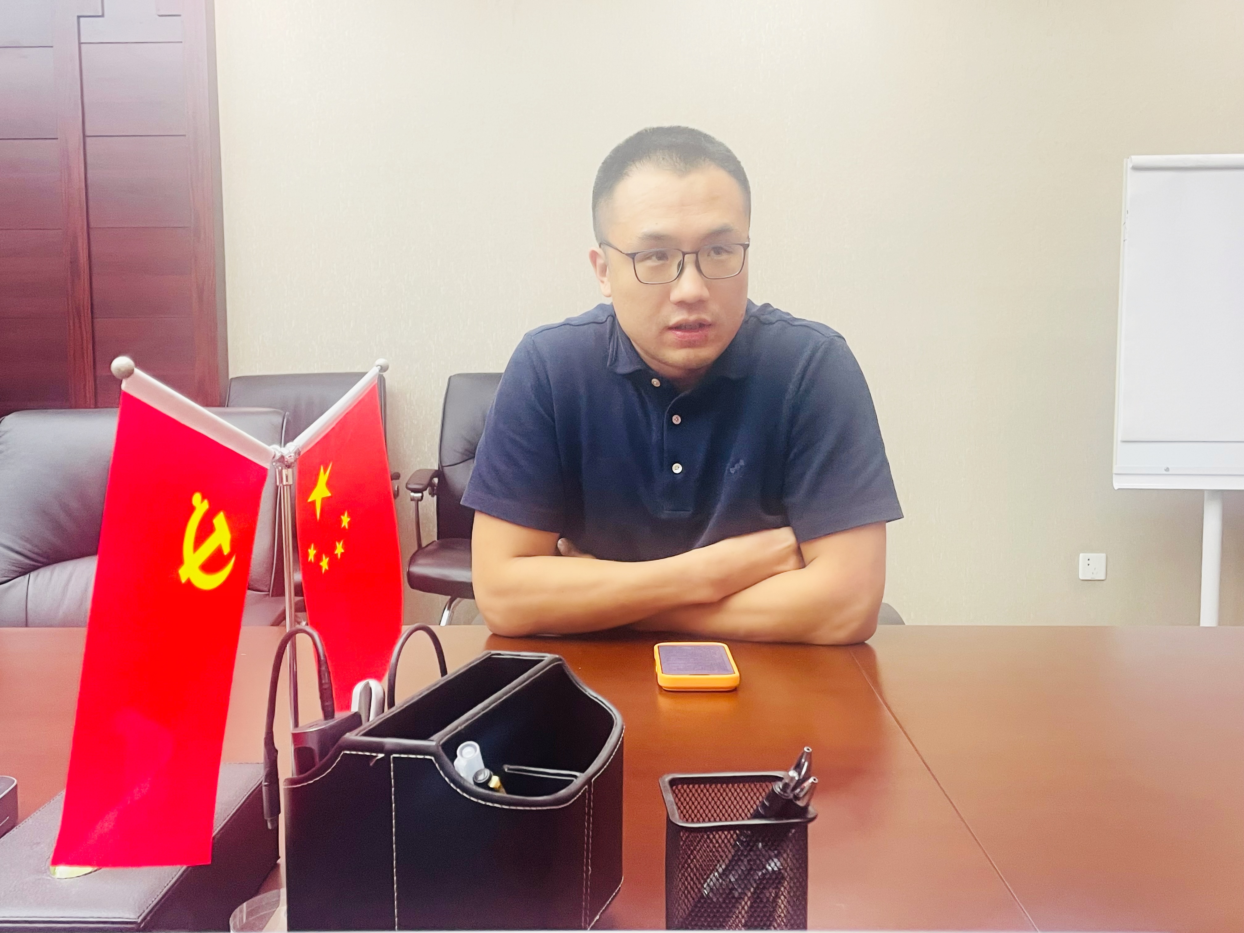 艳妇臀荡乳欲伦交换H漫